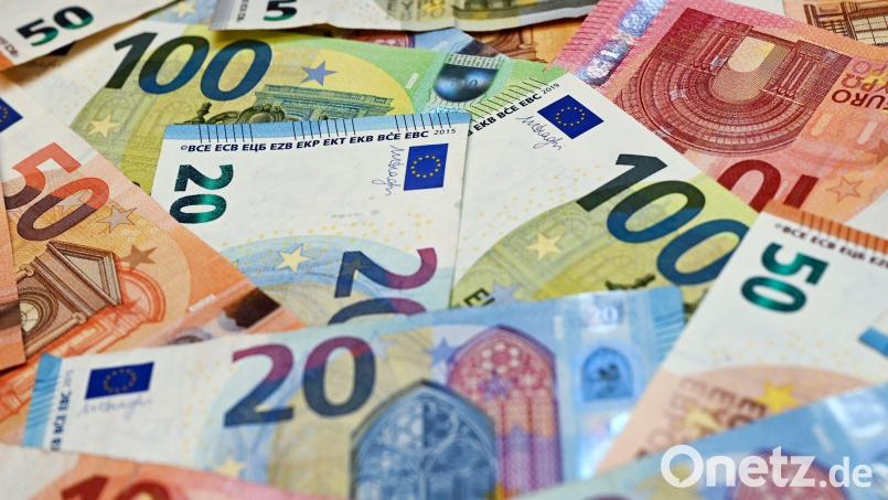 Die Jahresrechnung 2023 in Waidhaus liegt vor. Symbolbild: Patrick Pleul/dpa