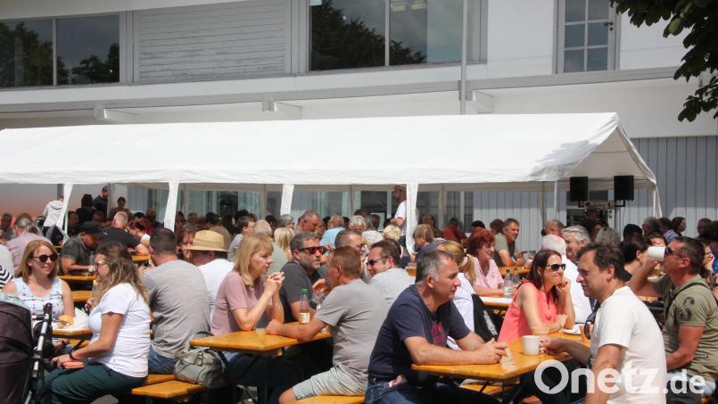 Vor allem am`Nachmittag herrschte im letzten Jahr reger Festbetrieb bei der Schönkircher Gewerbeschau. Bild: kro