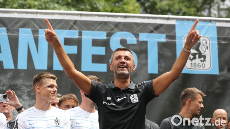 Michael Köllner vor zwei Wochen beim Fanfest der &quot;Löwen&quot;. Dirigiert der Fuchsmühler den TSV 1860 München in die 2. Bundesliga? Bild: Ulrich Wagner