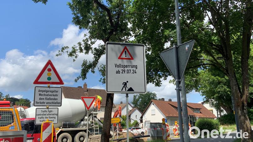 Die Bauarbeiten laufen bereits. Aktuell ist ein Teil der Strecke in Grafenwöhr halbseitig gesperrt. Bild: Stefanie Roth