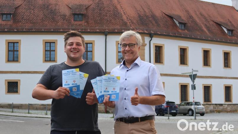 Die Jugendbeauftragten Phillip Haas aus Rieden (links) und Klaus Hernes (Ensdorf) freuen sich über das Ferienprogramm der beiden Kommunen. Bild: mrr