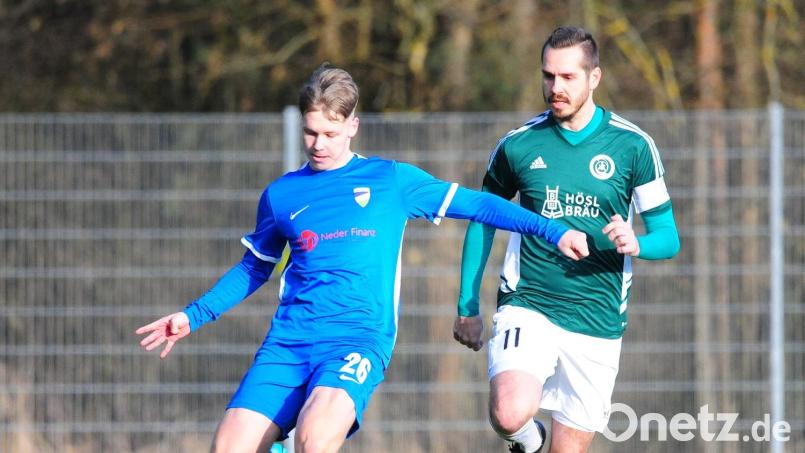 Marco Kießling (rechts) erzielte bei der Pleite in Erlangen den Ehrentreffer für den SV Mitterteich. Archivbild: Schrems