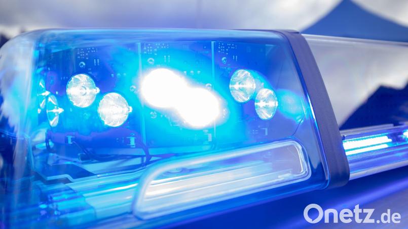 Eine Schlägerei auf einem Fest in Rieden führte am frühen Sonntagmorgen zu einem Polizeieinsatz. Symbolbild: Daniel Karmann/dpa