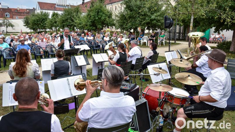 Sonntagsserenade im Maltesergarten in Amberg mit den Oberpfälzer Weiher Musikanten. Bild: Stephan Huber