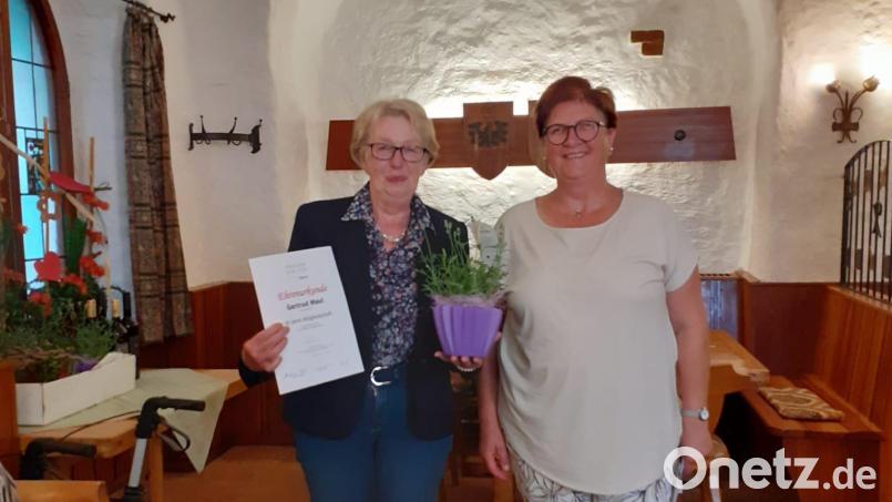Auf dem Foto von links nach rechts: Gertrud Maul, 1. Vorsitzende Regina Freitag Bild: Veronika Freitag/exb