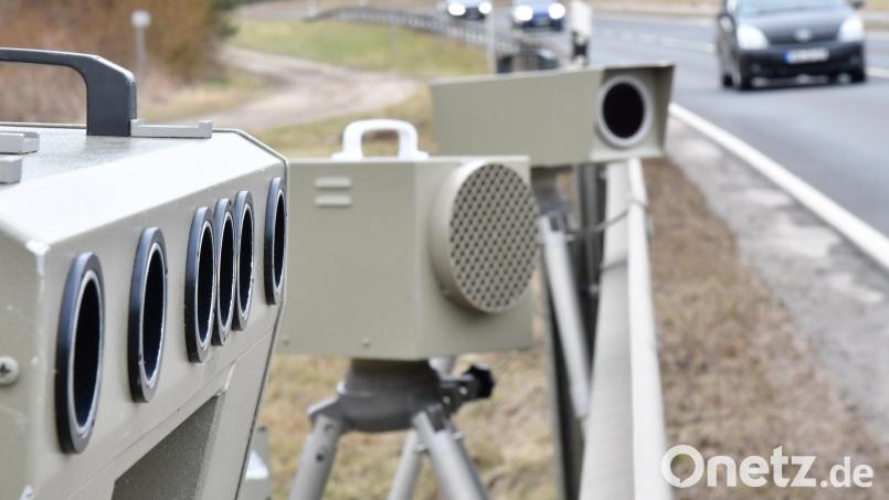 Bei einer Verkehrskontrolle auf der B85 erwischte die Amberger Verkehrspolizei 48 Temposünder. Symbolbild: Petra Hartl