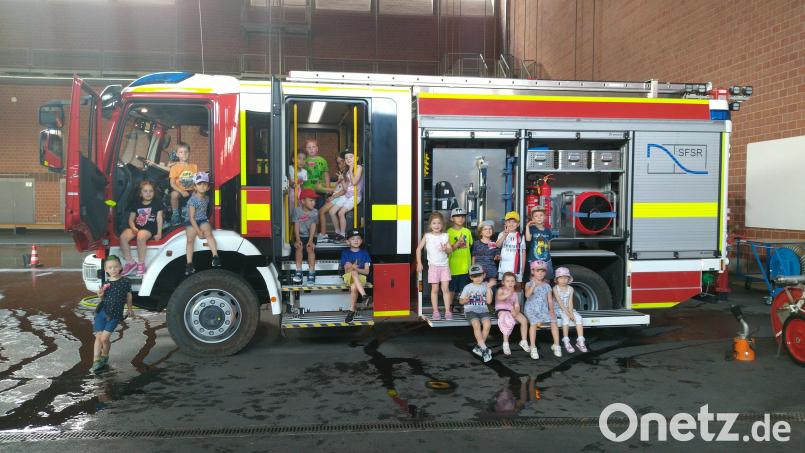 Kinder aus Amberg machten einen Ausflug zur Feuerwehrschule nach Regensburg. Bild: Christian Lorenz/exb