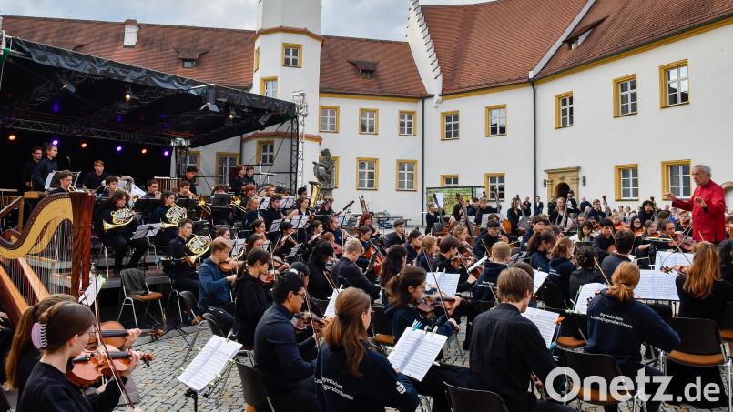 Stammgast ist das das Bayerische Landesjugendorchester im Schlosshof in Sulzbach-Rosenberg; hier eine Impression aus dem Jahr 2023. Archivbild: Petra Hartl