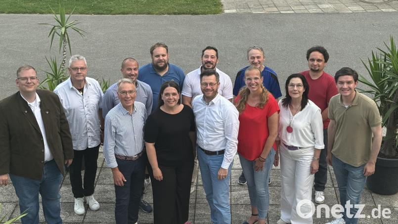 Das Vorstandsteam des neuen gemeinsamen FPD-Kreisverbands Weiden-Neustadt. Bild: Daniel Pestner/exb