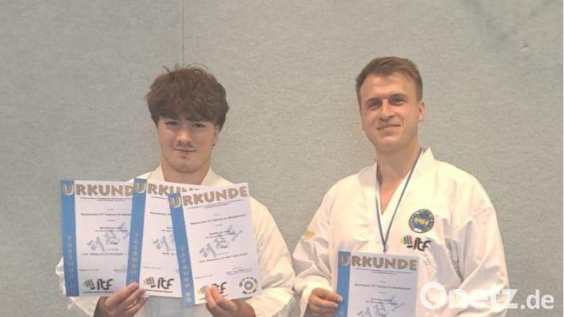 Maximilian Kohl (links) und Matthias Reichl waren für den TuS Vilseck im Taekwondo erfolgreich. Bild: Luber/exb