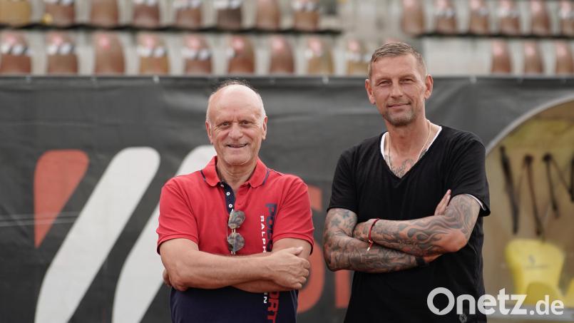 Teammanager Hannes Beer (links) und Trainer Andreas Scheler vom FC Amberg. Bild: ref