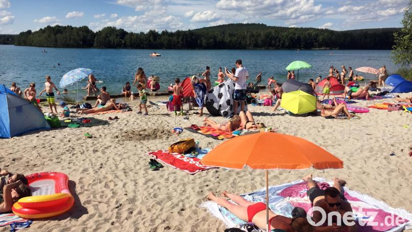 Bei schönem Wetter herrscht Hochbetrieb an den Badeseen, wie hier am Murner See. Die negativen Auswirkungen dieser Freuden sind zugeparkte Rettungs- und Zufahrtswege. Archivbild: Gerhard Götz