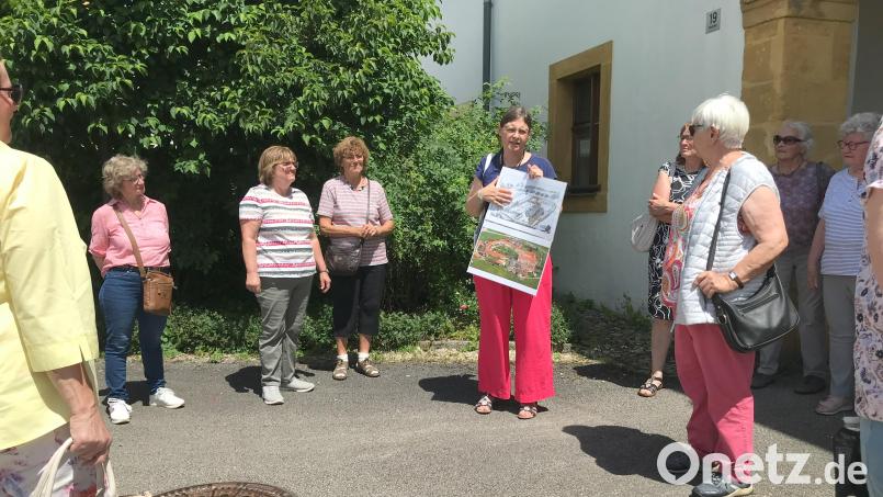 Barbara Müller führte die Frauenbund-Mitglieder durch das Kloster Speinshart. Bild: Rita König/exb