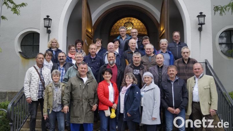 Die Jahrgänge 1964/65 trafen sich in Bärnau, um an die gemeinsame Schulzeit zu erinnern. Bild: Gerhard Kreuzer/exb