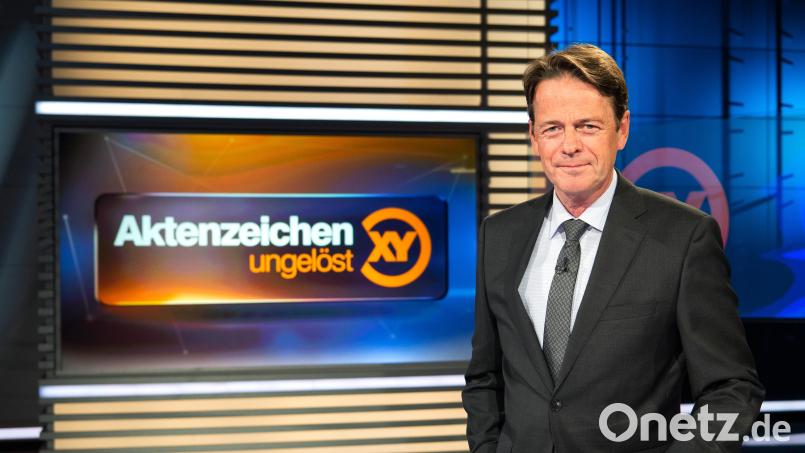 ZDF-Moderator Rudi Cerne im Studio der Sendung &quot;Aktenzeichen XY ... ungelöst&quot;. Symbolbild: Sina Schuldt/dpa