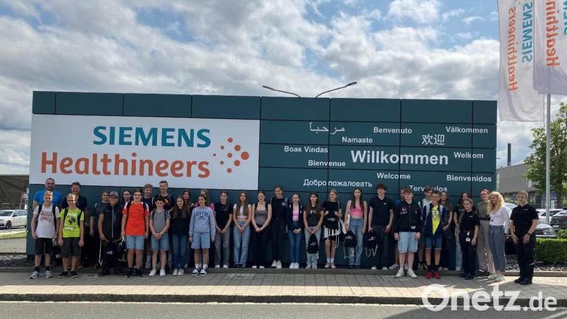 Die Achtklässler aus Kemnath war zu einem MINT-Erlebnistag bei Siemens Healthineers eingeladen. Bild: Verena Schmidt/exb