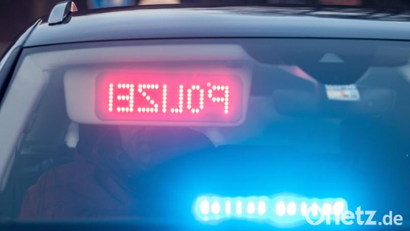 Die Verkehrspolizei Amberg stoppte ein Auto mit Zulassung in Baden-Württemberg. Symbolbild: Armin Weigel/dpa