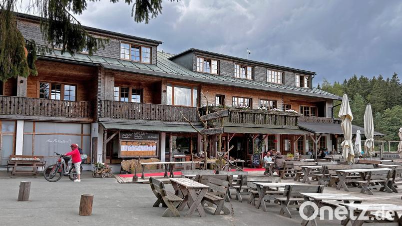 Einer der beiden bisherigen Geschäftsleiter verlässt das Waldhotel und Restaurant am Fichtelsee. Doch für die Gäste soll sich nichts ändern Bild: Otto Lapp/fph