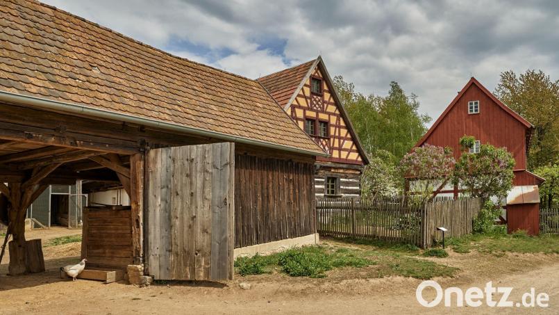 Der Rundgang durchs Freilandmuseum führt durch verschiedene Museumsdörfer, die die gesamte Oberpfalz repräsentieren. Bild:  www.bayern.by-Florian Trykowski/exb