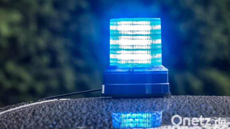 Nach einem Unfall mit dem E-Scooter veranlasst die Polizei eine Blutentnahme beim Fahrer. Bild: Armin Weigel/dpa