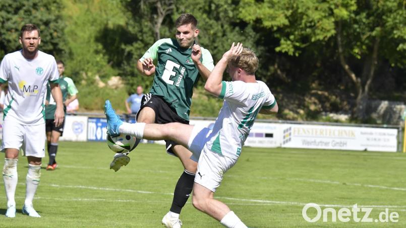 Marco Kaiser (Mitte) und die DJK Ammerthal kamen gegen den TSV Neudrossenfeld auf eigenem Platz nicht über ein 1:1 hinaus. Bild: Hubert Ziegler