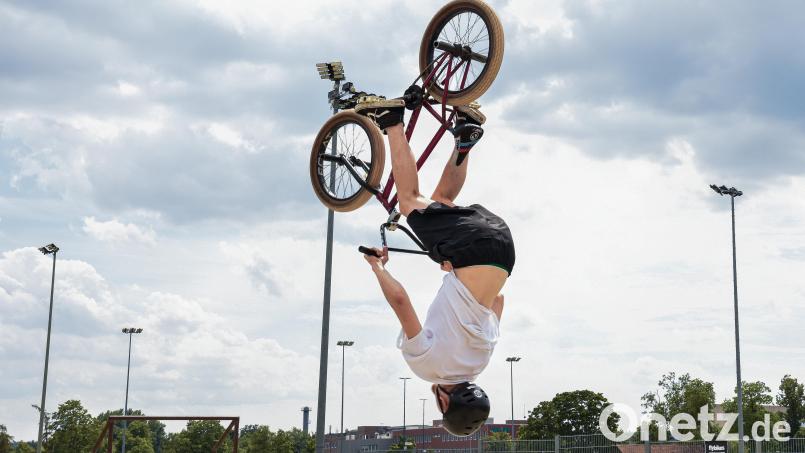 Bilder wie dieses gab es beim Loco Jam 2024 im Skaterpark Am Schanzl in Amberg reihenwiese zu sehen. Bild: Stephan Huber
