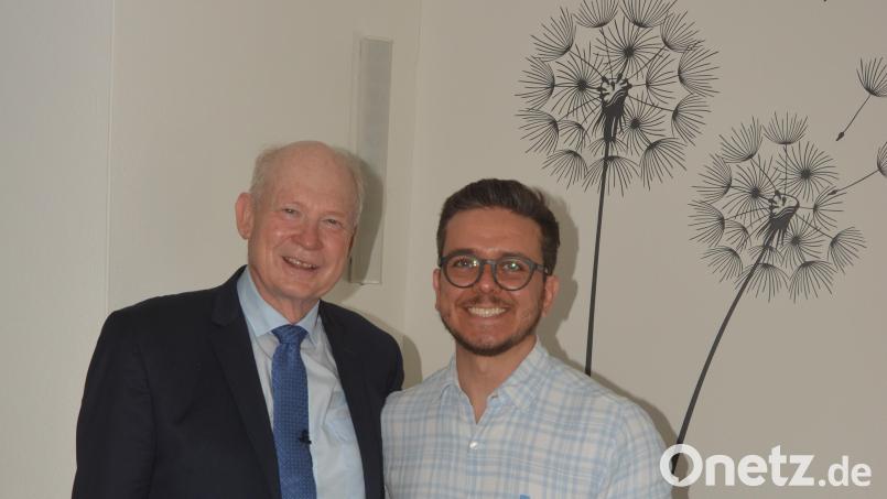 Pastor Paulo Steiner (rechts) ist Nachfolger von Torsten Riedel bei der Adventgemeinde Weiden. Bild: Kerstin Scharnagl/exb