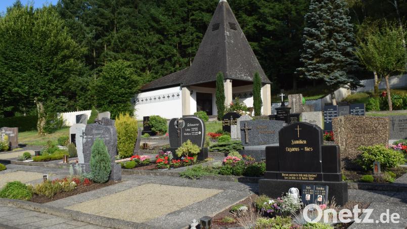 Der Unterhalt des Friedhofes in Schwarzach ist mit ständigen Kostensteigerungen verbunden. Eine Anhebung der Grabgebühren war daher unumgänglich. Bild: bnr