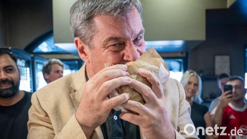 Der Ministerpräsident lud Instagram-Follower zum gemeinsamen Döner-Mahl ein. Bild: Peter Kneffel/dpa