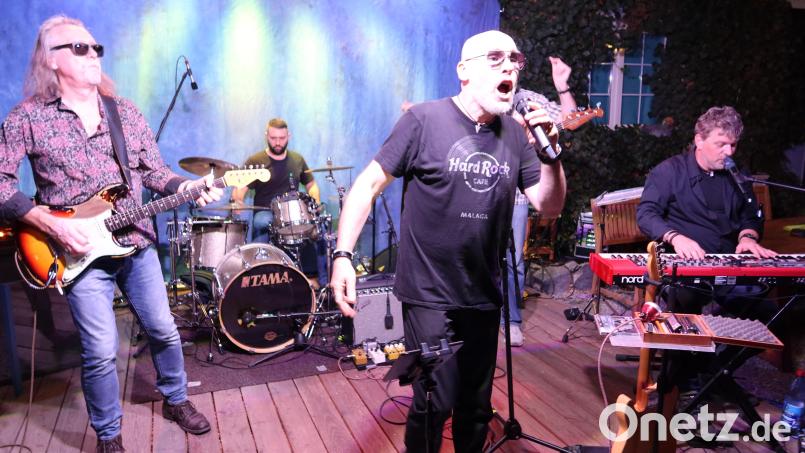 &quot;Blue Haze&quot; geben Vollgas und setzen den Kulturbahnhof unter Dampf. Bild: Kunz