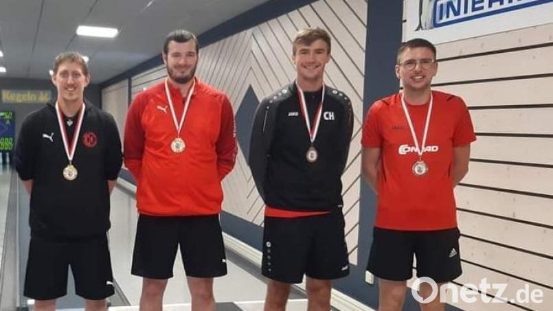 Zwei Medaillenränge gab es bei den Männern für den Spielkreis Amberg (von links): Dominik Scharf, Robert Rösch, Christopher Hiltl, Tobias Klingl. Bild: Uwe Rupprecht/exb