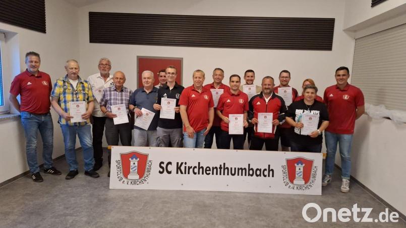 Ein Teil der Geehrten nahm persönlich die Glückwünsche und Urkunden für jahrzehntelange Treue entgegen. Bild: msk