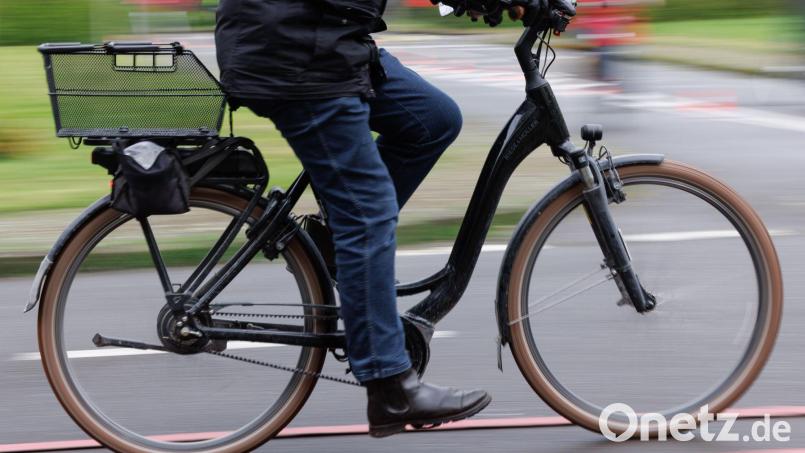 In Amberg ist ein Pedelec gestohlen worden – unter bemerkenswerten Umständen. Symbolbild: Friso Gentsch/dpa
