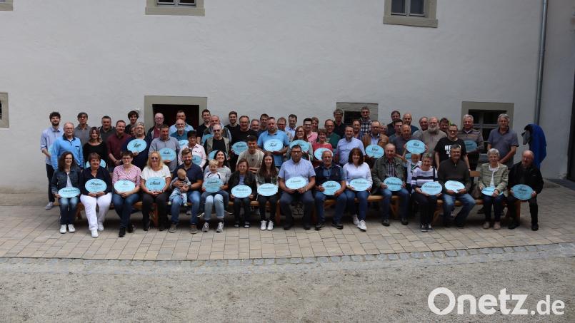 Im Info- und Begegnungszentrum Schafferhof wurden die Schilder übergeben. Bild: Historischer Arbeitskreis/Fam. Ulrich/exb