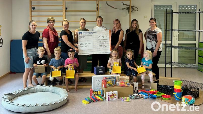 Von der Spende schafft sich die Kita St. Otto neue Spielsachen für den Außenbereich an. Bild: Silke Stader/exb