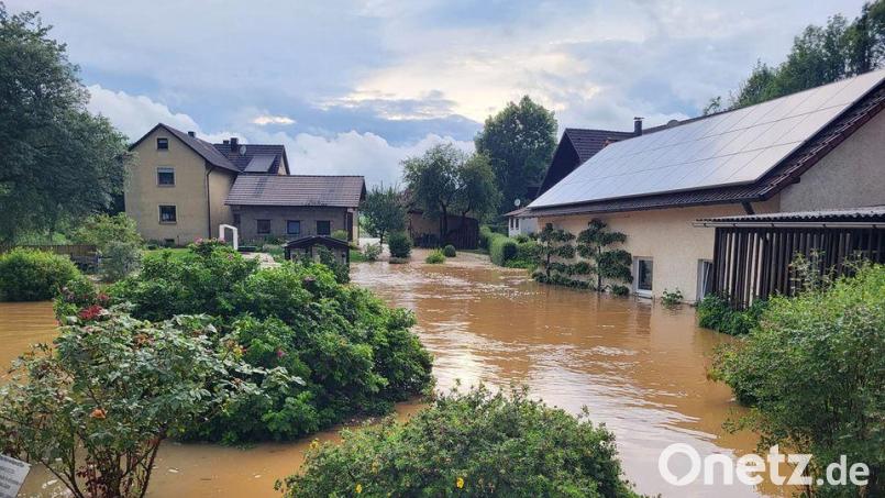 So sah es am 1. Juni 2024 in Großalbershof aus: Nach Starkregen war das Dorf überschwemmt – und das nicht zum ersten Mal. Bild: Alexander Luber/exb