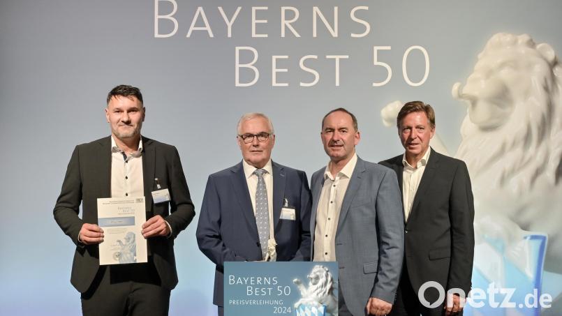 Von links: Josef Adam (SITLog-Geschäftsführer), Wolfgang Hausner (SITLog-Inhaber &amp; Geschäftsführer), Hubert Aiwanger (Bayerischer Staatsminister für Wirtschaft, Landesentwicklung und Energie) und Prof. Dr. Thomas Edenhofer (Baker Tilly). Archivbild: StMWi/S.Heuser