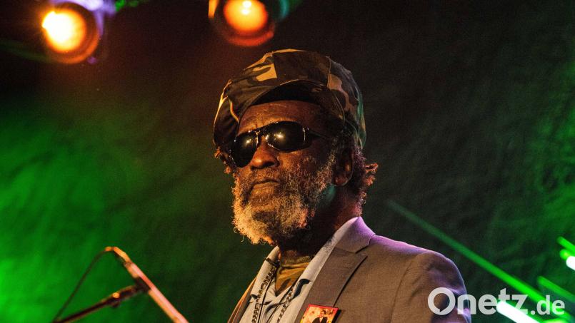 Derrick „Duckie“ Simpson ist Gründungsmitglied der Band Black Uhuru. Die Reggae-Legenden aus Jamaika setzen am Sonntag, 4. August, den Schlusspunkt bei „Sommer in der Stadt“. Archivbild:  Laura Brett/ZUMA Press Wire/dpa