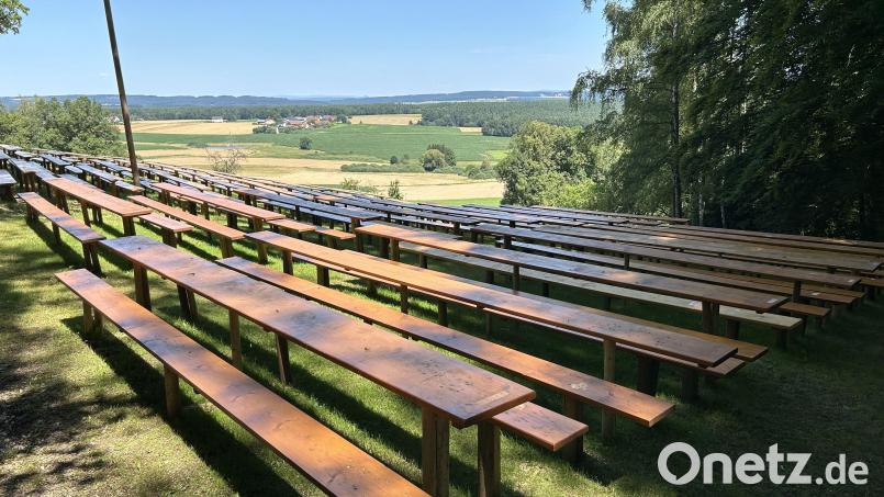 Die größte „Loge der Oberpfalz“ ist vorbereitet: Schon Tage vor dem Annabergfest werden sich am Nordhang wieder Hunderte von „Ansitzern“ niederlassen. Bild: Andreas Royer
