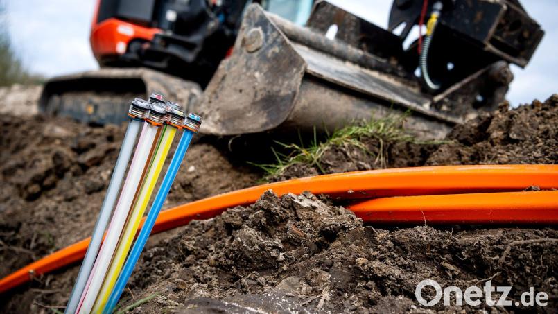 Den weiteren Ausbau des Glasfaserkabelnetzes brachte der Marktrat Konnersreuth auf den Weg. Symbolbild: Sina Schuldt/dpa
