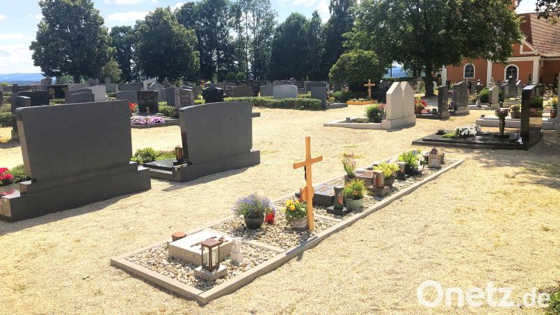 Für den Friedhof am Kreuzberg in Wiesau gibt es seit drei Jahren ein Konzept, auf dem jetzt aufgebaut wird, um die Anlage noch ansprechender zu gestalten. Bild: wro