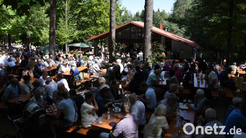Das besondere Flair des Buchberg Festes zieht immer wieder zahlreiche Gäste an. Für viele die aus der Regionen stammen ist das ein alljährlicher Pflichttermin für den Heimatbesuch. Bild: nag