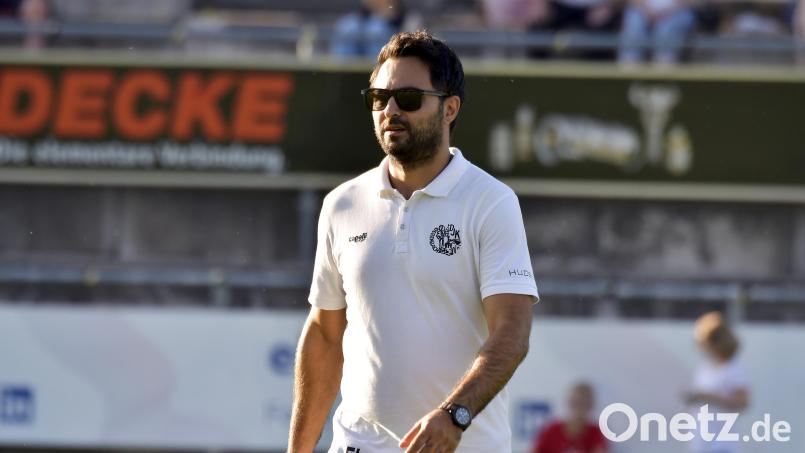 Als Sportlicher Leiter hat Erdal Izmire das Wappen der DJK Gebenbach auf der Brust, als Spieler neuerdings das des SV Kauerhof. Allerdings will der 38-Jährige nur ab und an für den Kreisklassisten auflaufen. Bild: Hubert Ziegler