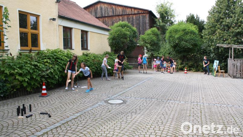 Einen Nachmittag voller Geschicklichkeitsspiele rund ums Burkhardsreuther Feuerwehrhaus verspricht die Feuerwehr Burkhardsreuth für Samstag, 10. August: eines von vielen Ferienangeboten der Trabitzer Vereine für Kinder und Jugendliche. Bild: bjp