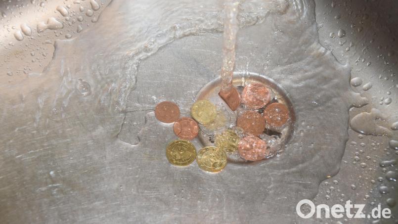 Unbezahlte Rechnungen des Vermieters führten in einem Weidener Mietshaus zu einem wochenlangen Wasserausfall. Symbolbild: fz