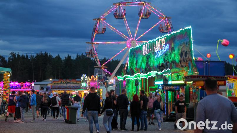 Einige Straßensperrungen und Umleitungen könnten auf dem Weg zum Deutsch-Amerikanischen Volksfest für Verwirrung sorgen. Archivbild: Lea Stecher