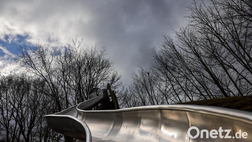 Eine Frau hat sich bei einer Rutsche verletzt. Symbolbild: Ulrich Perrey /dpa