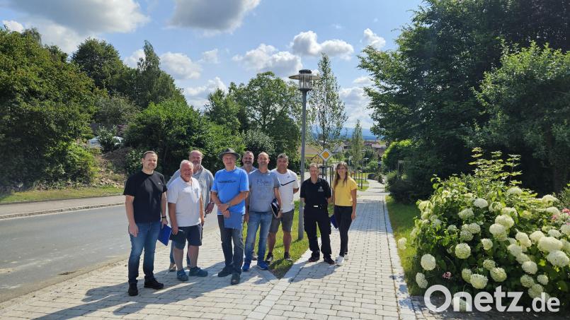 Bauabnahme der Eibensteinstraße in Thanstein: Das Ergebnis gefällt. Bild: Sarah Weiß/exb
