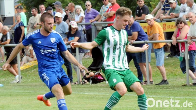 Der SV Mitterteich (rechts Sebastian Bilz in der Partie gegen Weisendorf/0:0) bekommt es am Samstag mit dem starken Aufsteiger SVG Steinachgrund zu tun. Archivbild: hho