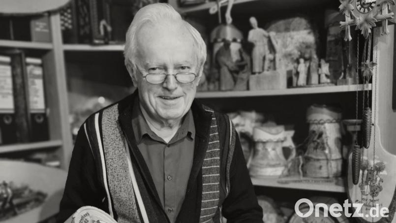 Die Schaffenskraft ist zu Ende: Ludwig Berger aus Eigelsberg ist im Alter von 83 Jahren verstorben. An seinem 80. Geburtstag präsentierte er eine Miniaturausgabe seines Weltrekord-Bierkruges in der Hobbywerkstatt. Archivbild: Portner